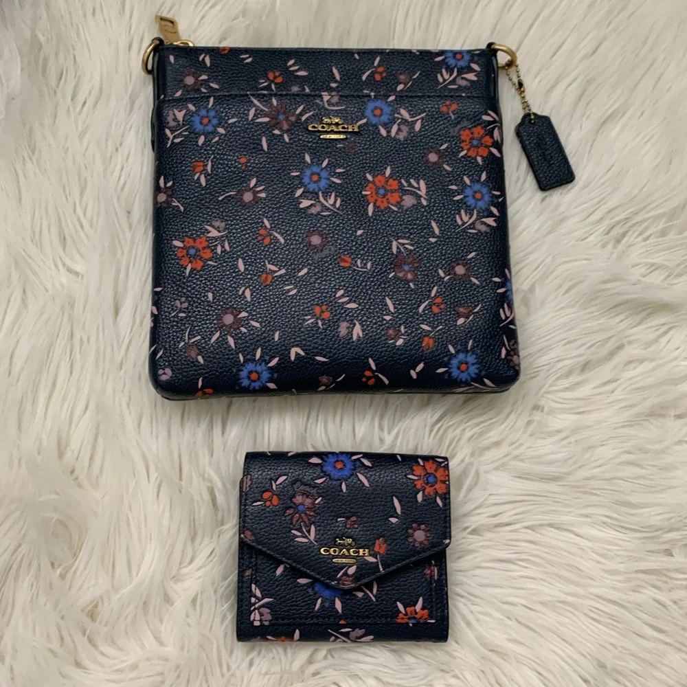 🎊Hp!2x🎊Coach Kitt Crossbody Flower Print w/ Wallet. - Picture 4 of 17